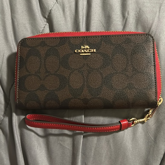 Coach red and brown Tote. - Picture 4 of 7